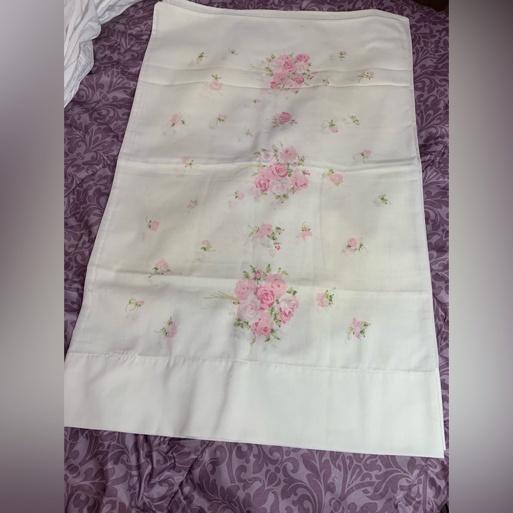 vintage Burlington pillowcases (set of 2) size42x36 Gold Star made in USA